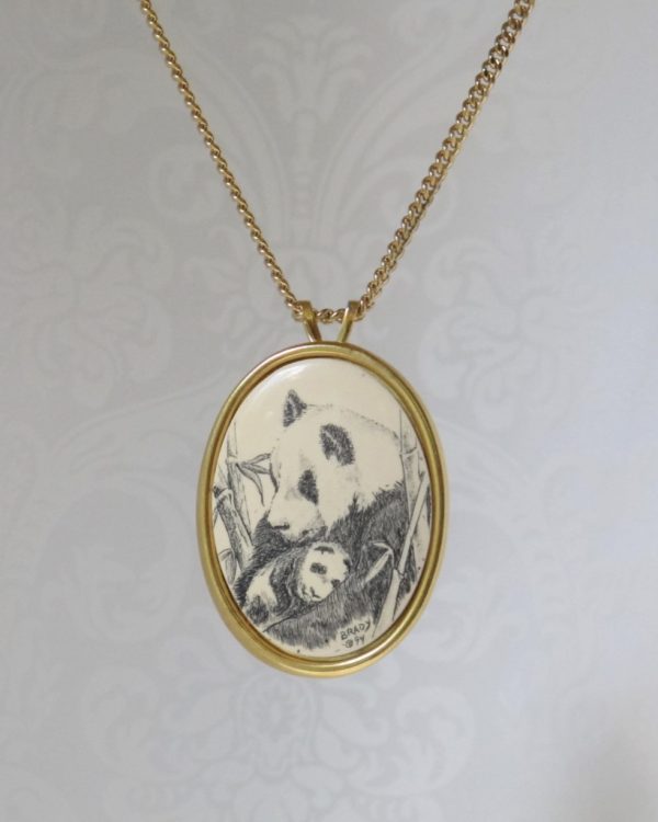 PANDA AND BABY PANDA MOM WITH BABY IN HER ARMS