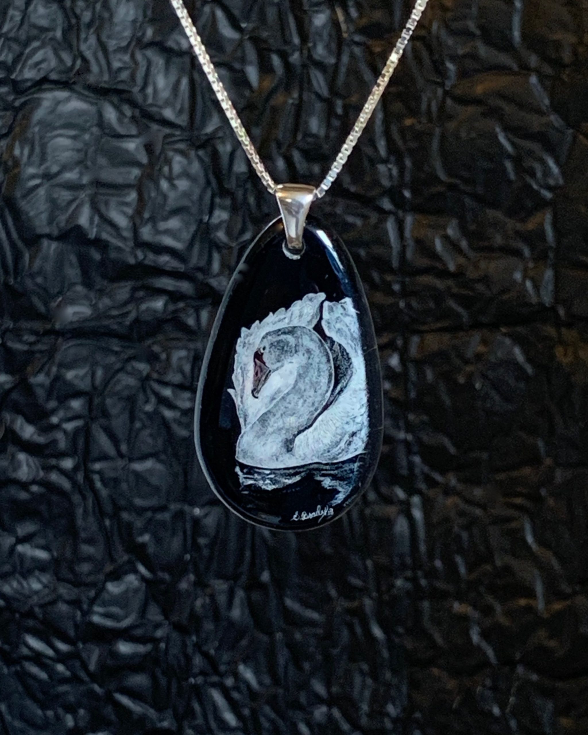 GRACEFUL SWAN ETCHING FLOATING SWAN