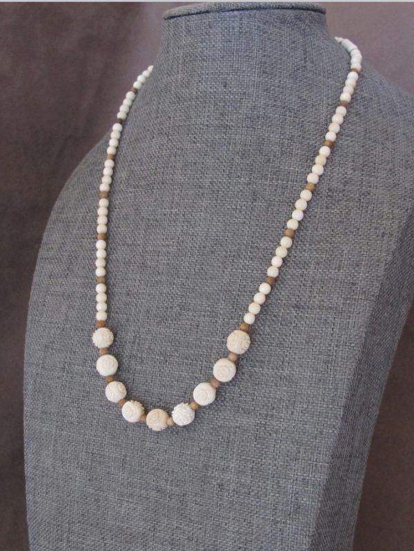 Carved rose beads string