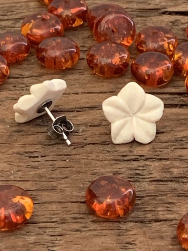 5 petals flower post earrings