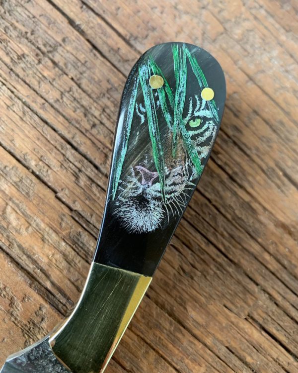 peeking thru the leaves, tiger looking