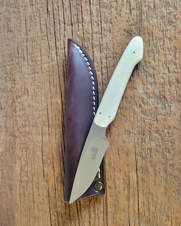 Hunter style knife with sheath